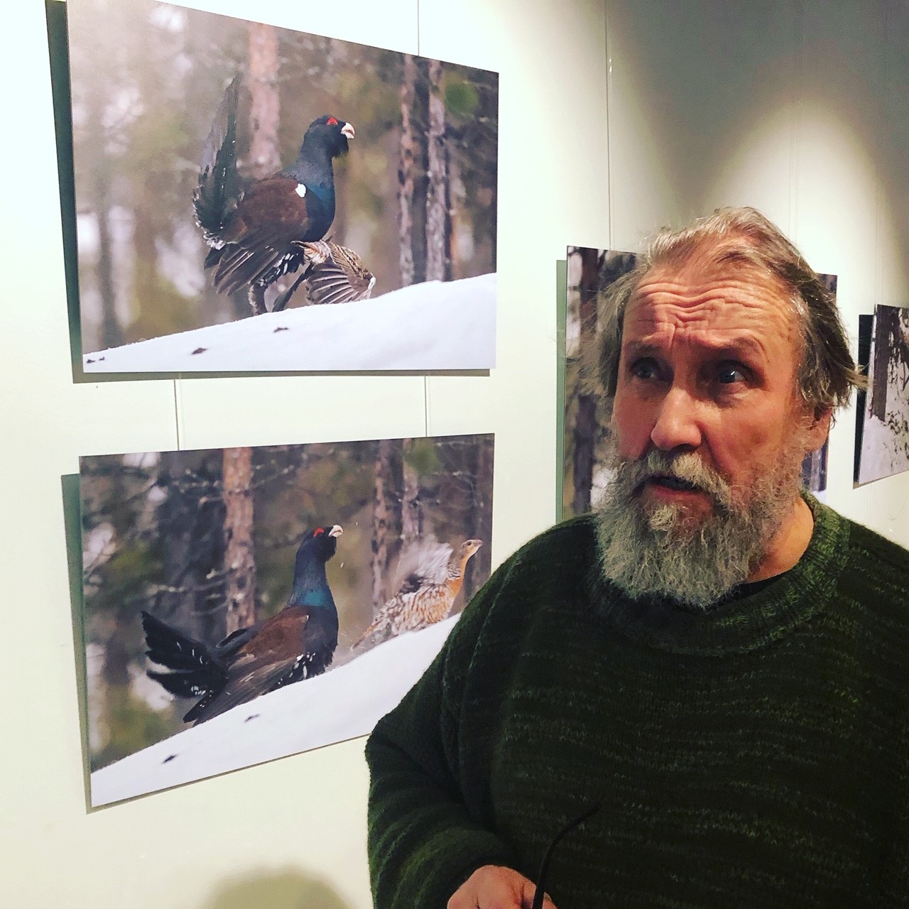 Valokuvaaja Martti Rikkonen Taigametsojen edess&auml;