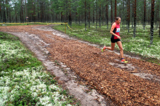 Anna-Liisa Häkkinen Satakunnasta juoksi naisten sarjan viidenneksi. Hänellä oli paras juoksuaika ja arviointitulos, mutta ammunnassa mitalisijat karkasivat.