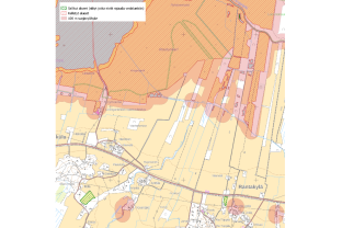 Metsästäjäliiton laatimat havainnekartat näyttävät, miltä lyijyhaulien kieltoalueet voivat käytännössä näyttää. Punertavalla alueella ei saa käyttää lyijyhauleja. Vasemmanpuoleinen kartta on Limingasta ja oikeanpuoleinen Savukoskelta.