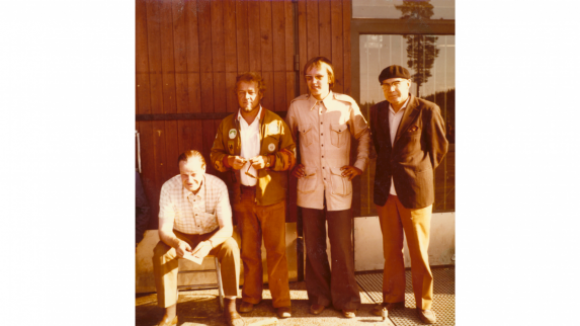 Representanter för Jägarförbundet på 1970-talet. Från vänster Jägarförbundets ordförande, överstelöjtnant (ret.) Arto H. Virkkunen, diplomingenjör Eero Kujala, förbundets verksamhetsledare Juha K. Kairikko och byråchef Esko Kerminen.
