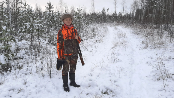 Perheen ja suvun kautta Elsa Haikara on oppinut sekä aseen käytön ja metsästyksessä tarvittavat erätaidot. 