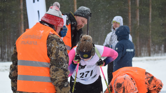 Moona Ollakka maalissa, Ollakka sijoittui lauantaina S20-sarjassa kolmanneksi.