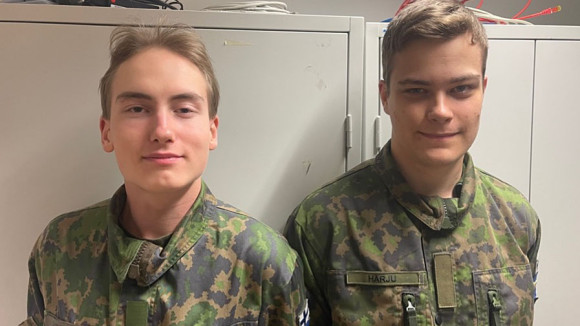 Varusmiestoimikunnan puheenjohtaja ja varapuheenjohtaja.