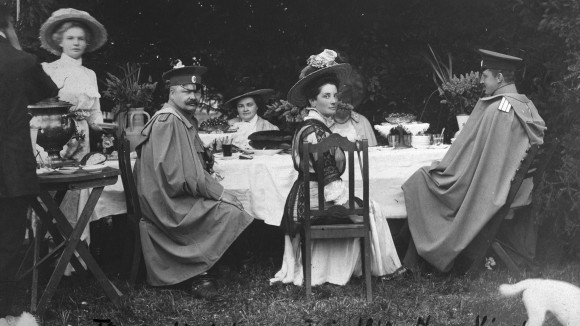 Välgörenhetsmiddag i Novominsk år 1910.