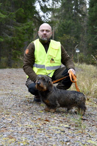 Jani Snäll ja Milo-koira.