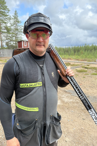 Jari Ven&auml;l&auml;inen.