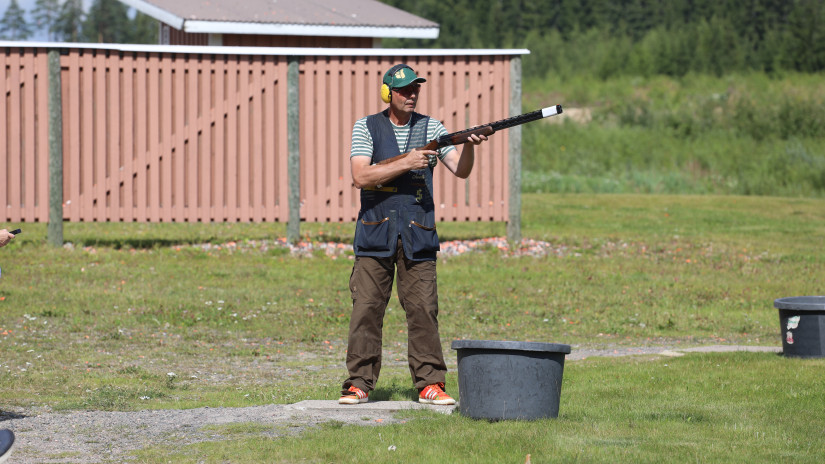 Keskittynyt Jukka Passila ampui sarjassa M50 niin metsästyshaulikon kuin metsästystrapin mestariksi.