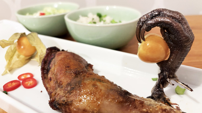 Seesamiöljyssä paistetty fasaanin koipireisi.