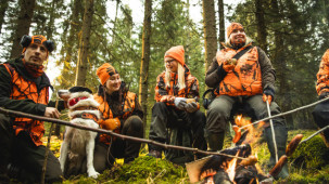 Kaikki metsän käyttäjät mahtuvat metsään. On reilua tarjota ohikulkijalle vaikkapa maistainen pannukahveista ja jutella mukavia luontoharrastuksista.
