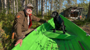 Mika Piiroinen ja Ruuti-koira.