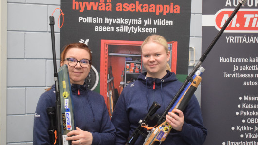 Päivi Usvametsä on kiertänyt kilpailuja yhdessä tyttärensä Ida Heikkilän kanssa.